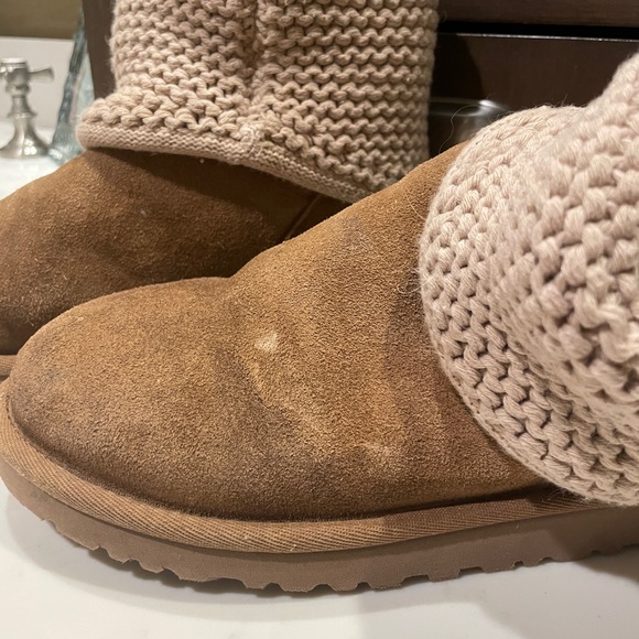 Ugg boots with sweater fold over top - Picture 5 of 10